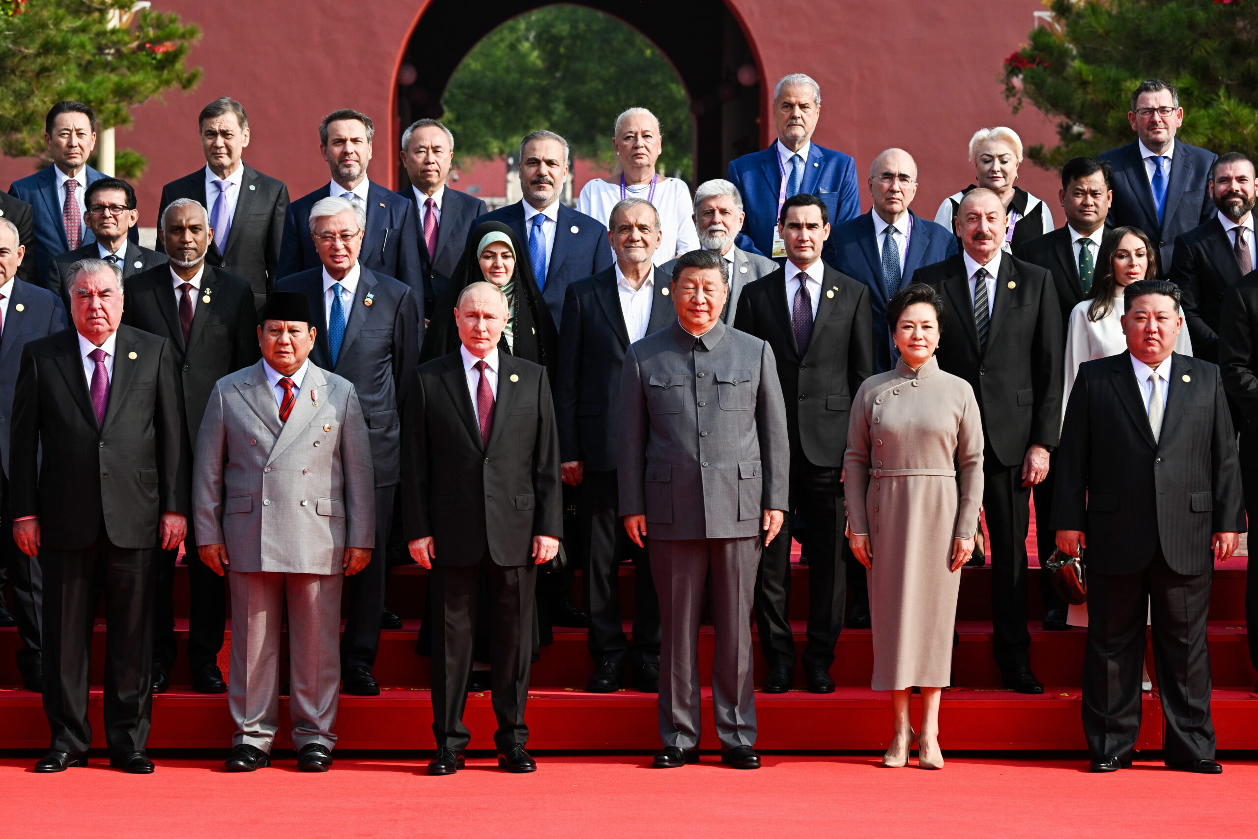 Kim Jong Un ii garanteaza presedintelui chinez sprijinul Coreei de Nord