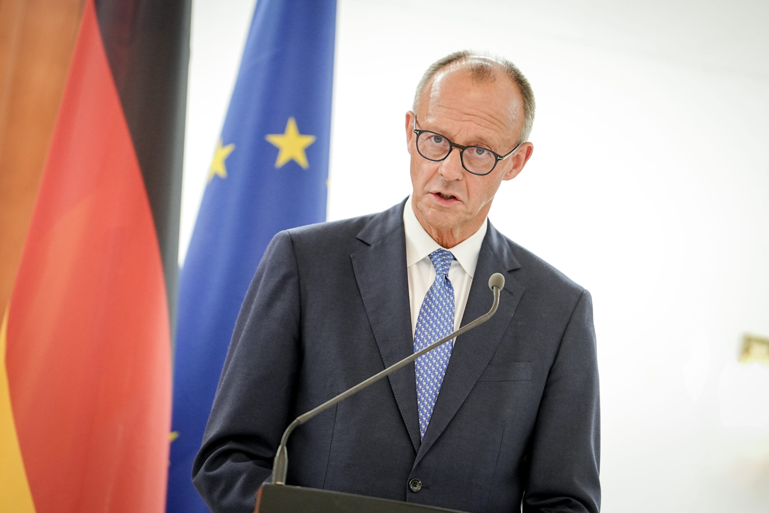 Merz cere serviciului de informatii sa se alinieze economiei Germaniei