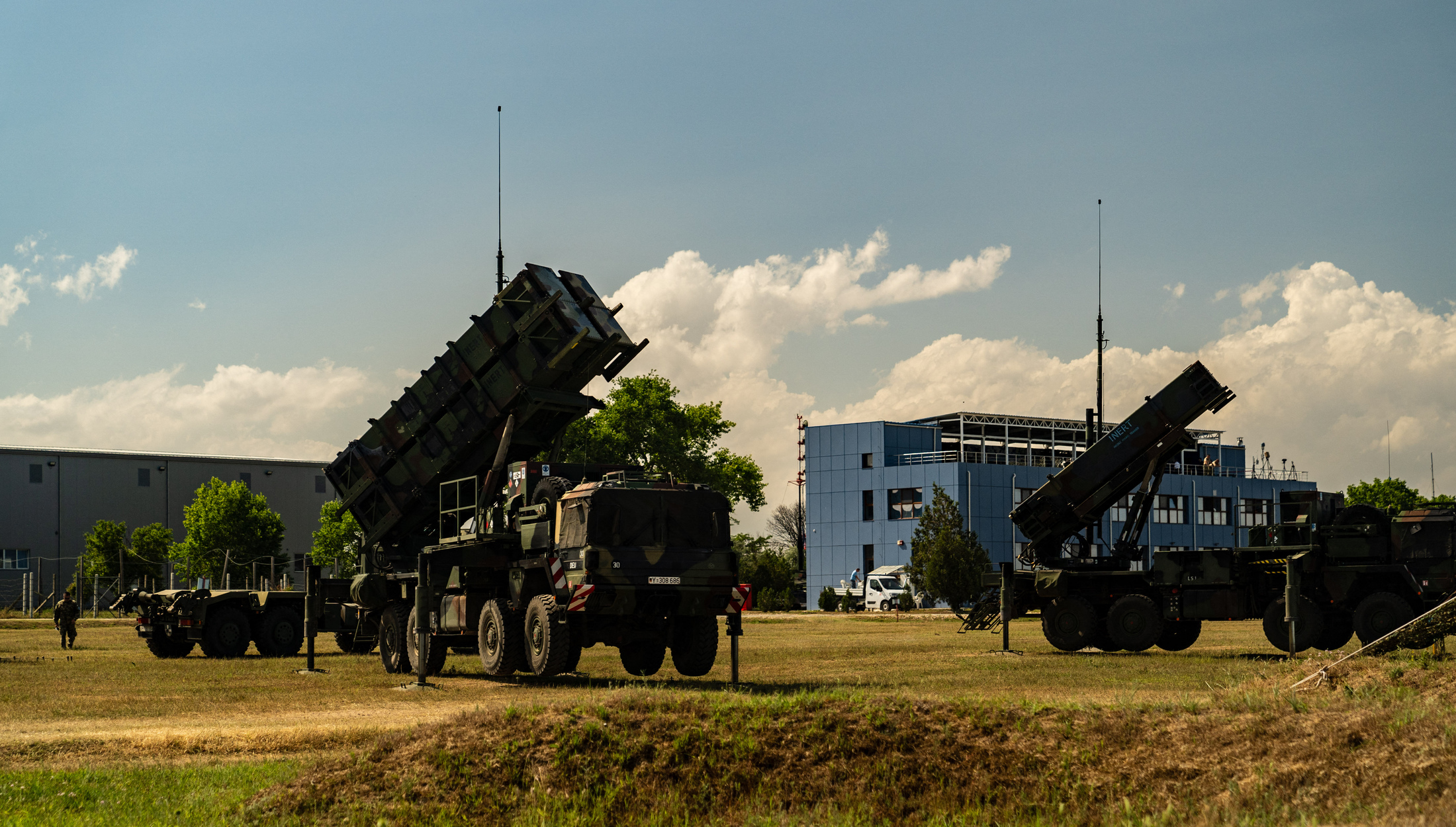Ministrul Apararii Romania a trimis 23 de pachete militare in Ucraina