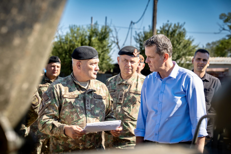 Ministrul Apararii la Smardan Romania are o armata curajoasa