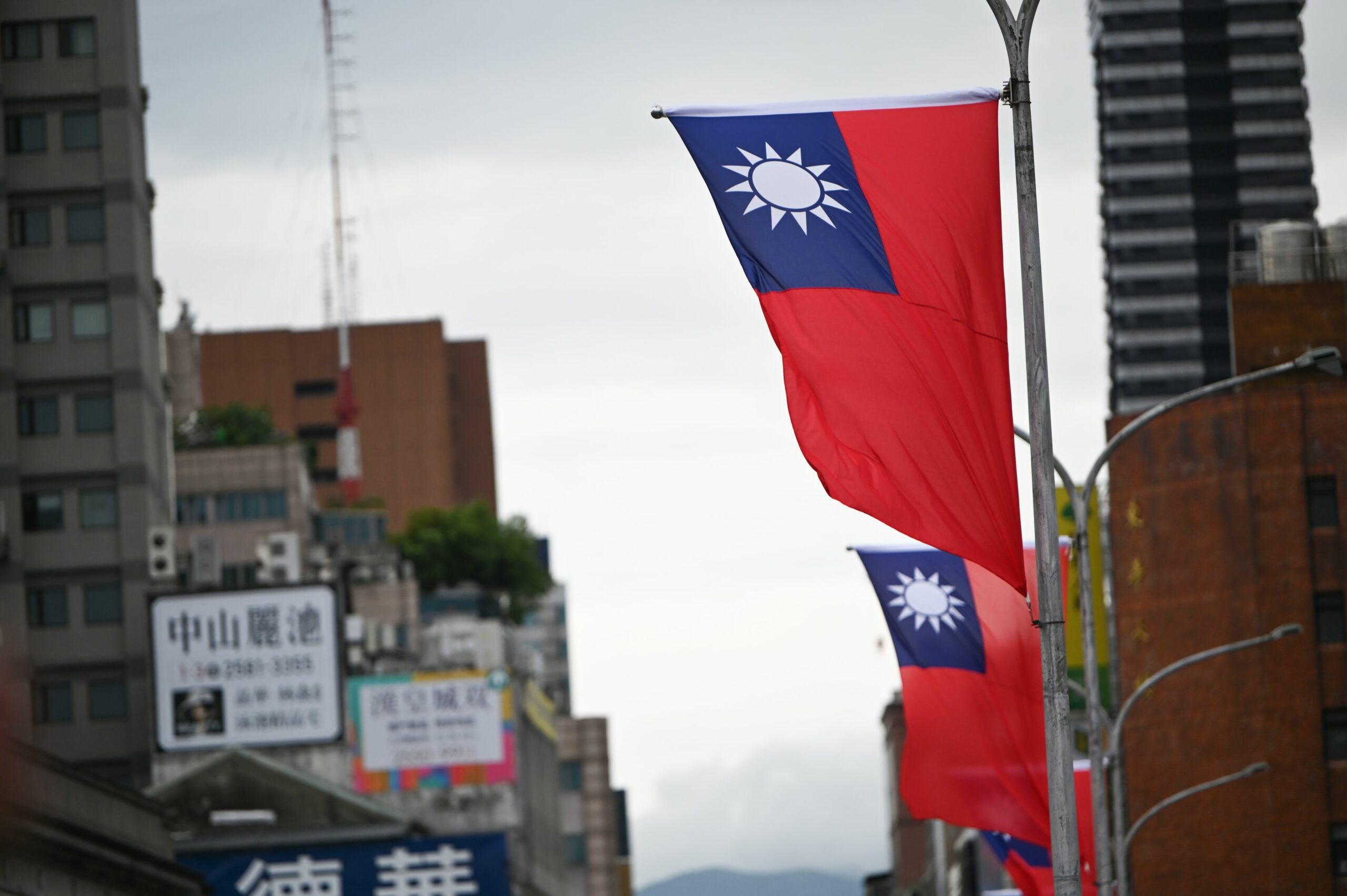 Noua parlamentari cer relatii oficiale intre Romania si Taiwan