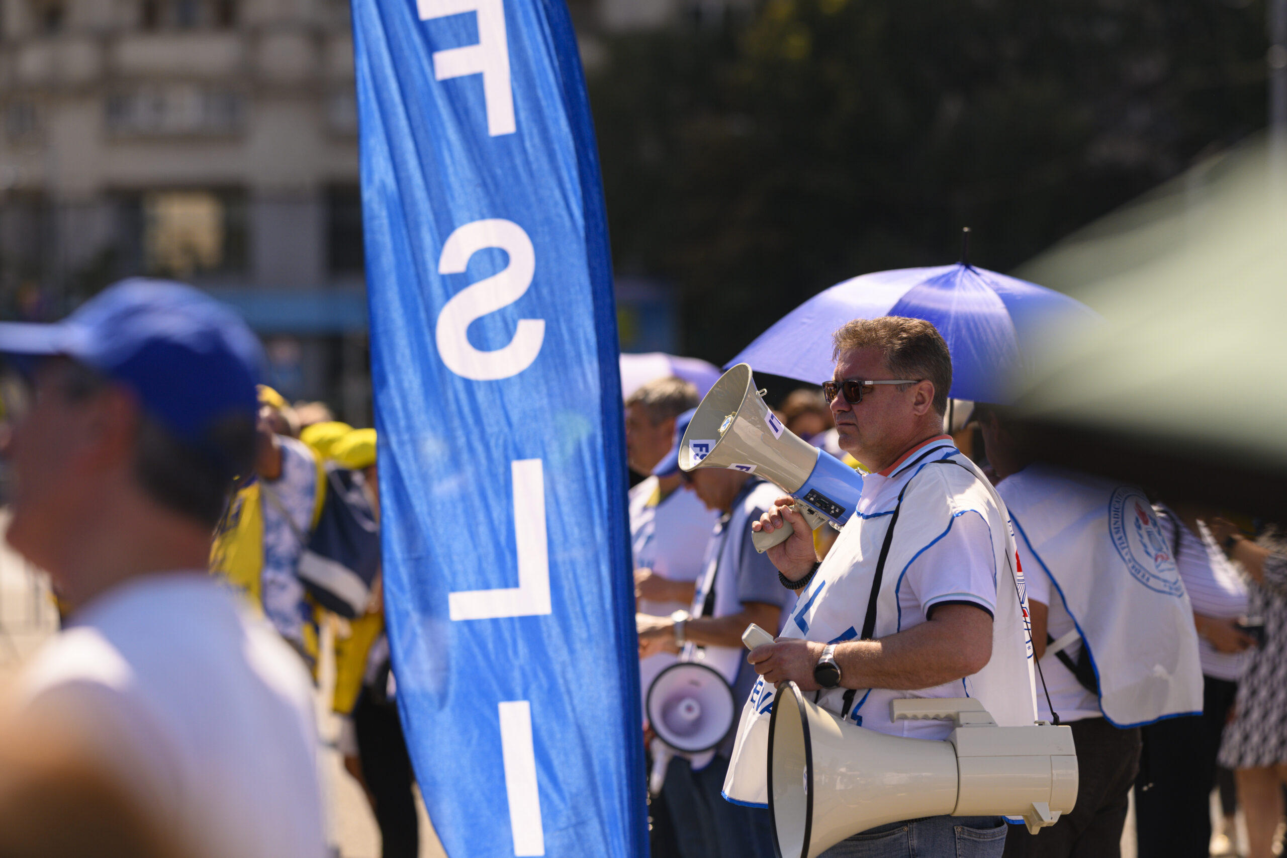 Sindicatele din educatie mars de protest in ziua scolii