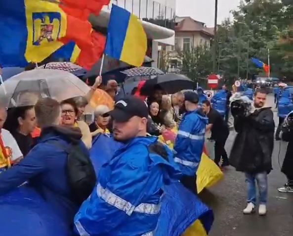 Sustinatorii lui Georgescu au devenit agresivi cu jandarmii