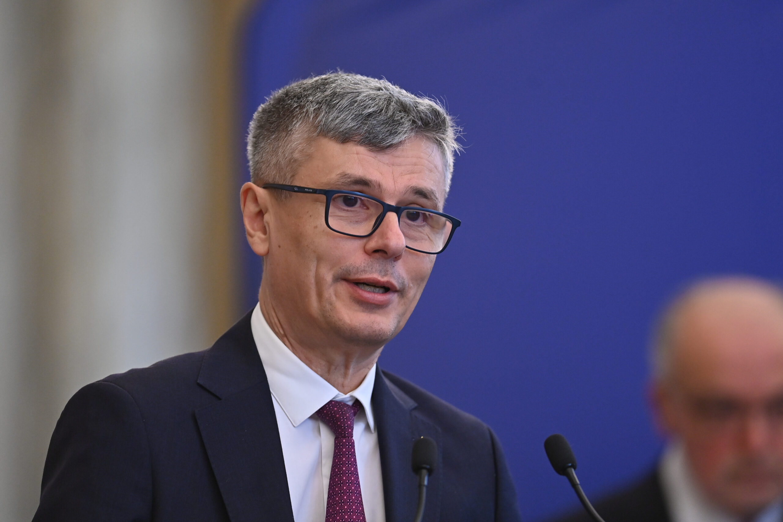 Virgil Popescu Intarzierea CCR privind pensiile magistratilor provoaca ingrijorari