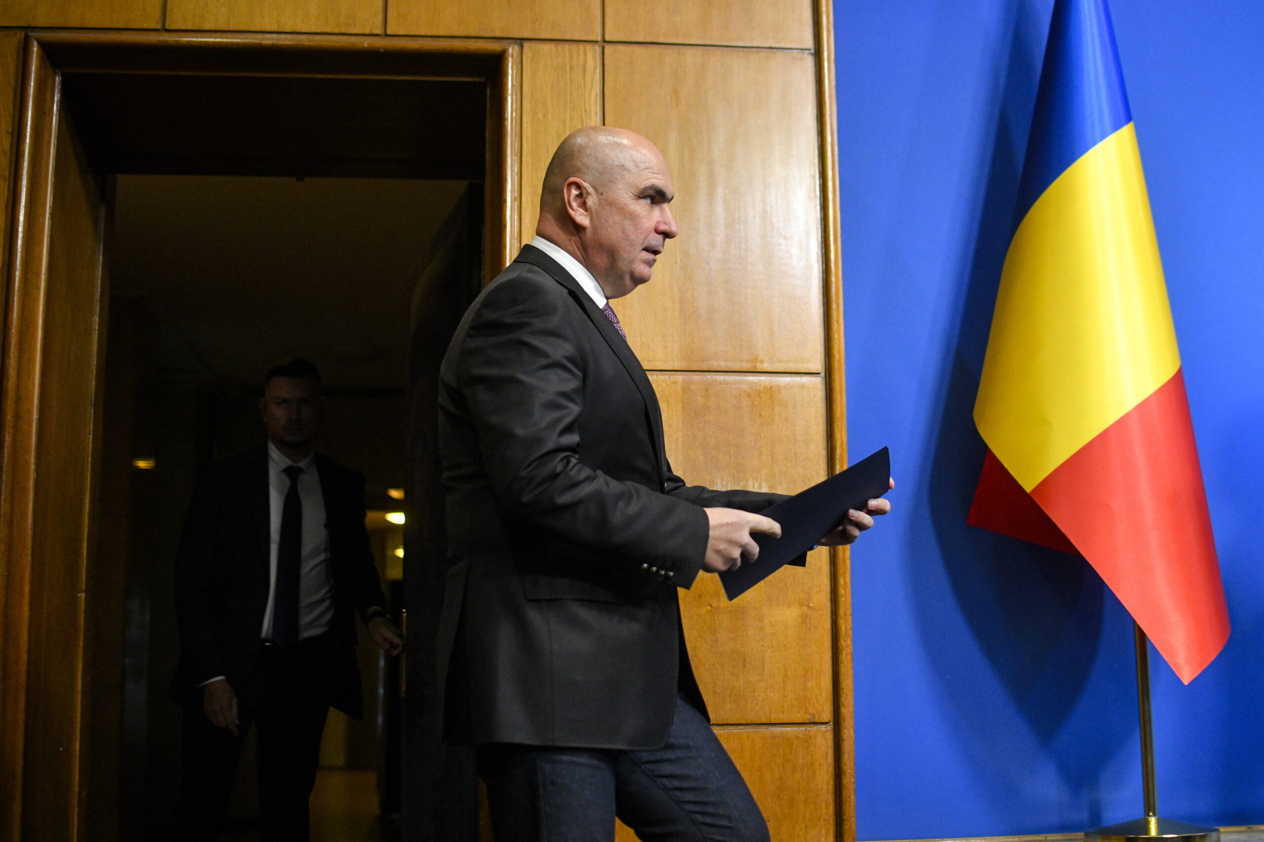 Bolojan respinge speculatiile despre majorarea TVA in 2026