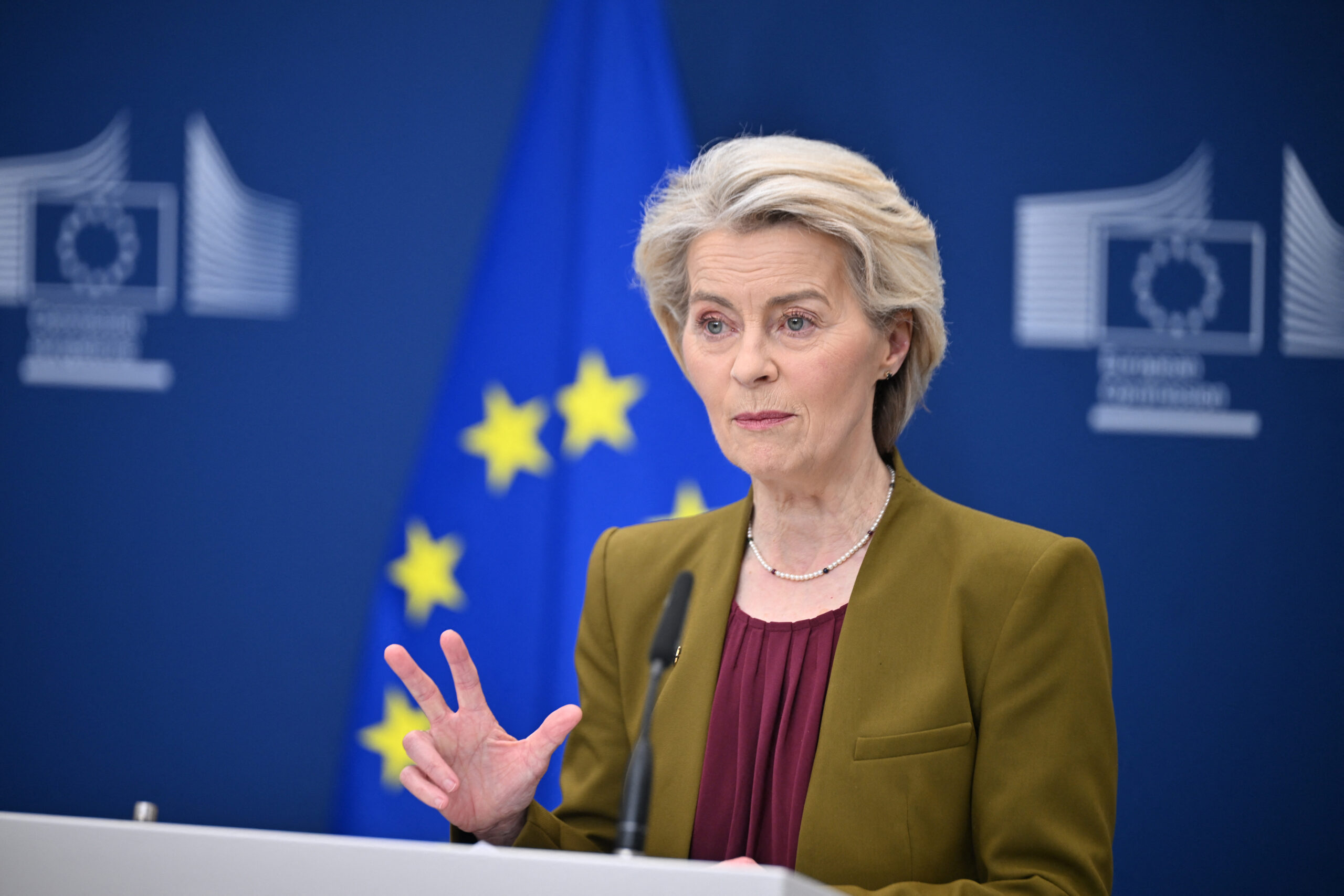 Comisia Europeana a prezentat Scutul european pentru democratie Ce spune Ursula von der Leyen