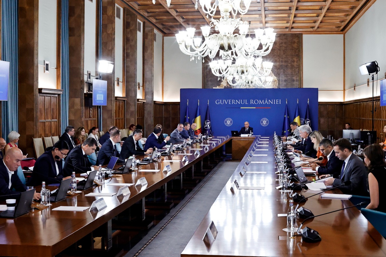 Guvernul va cere CCR sa schimbe termenul pentrulegea