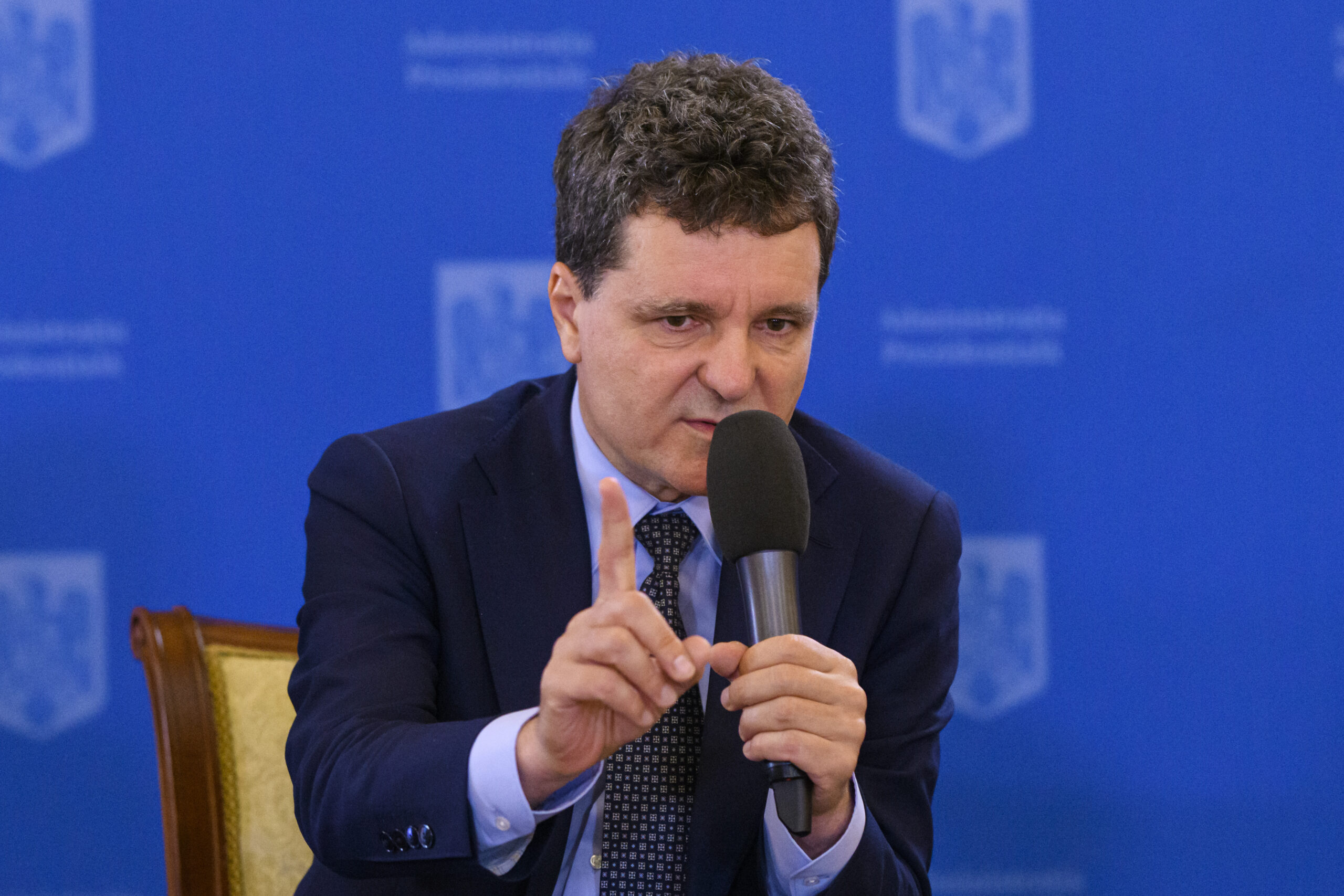 Nicussor Dan Cresterea salariului minim poate duce la somaj