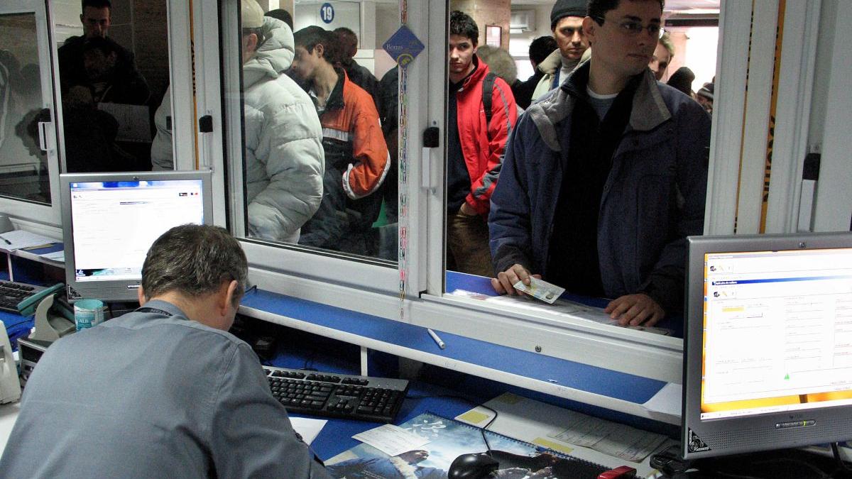 Soferii pot inmatricula masini online fara ghiseu