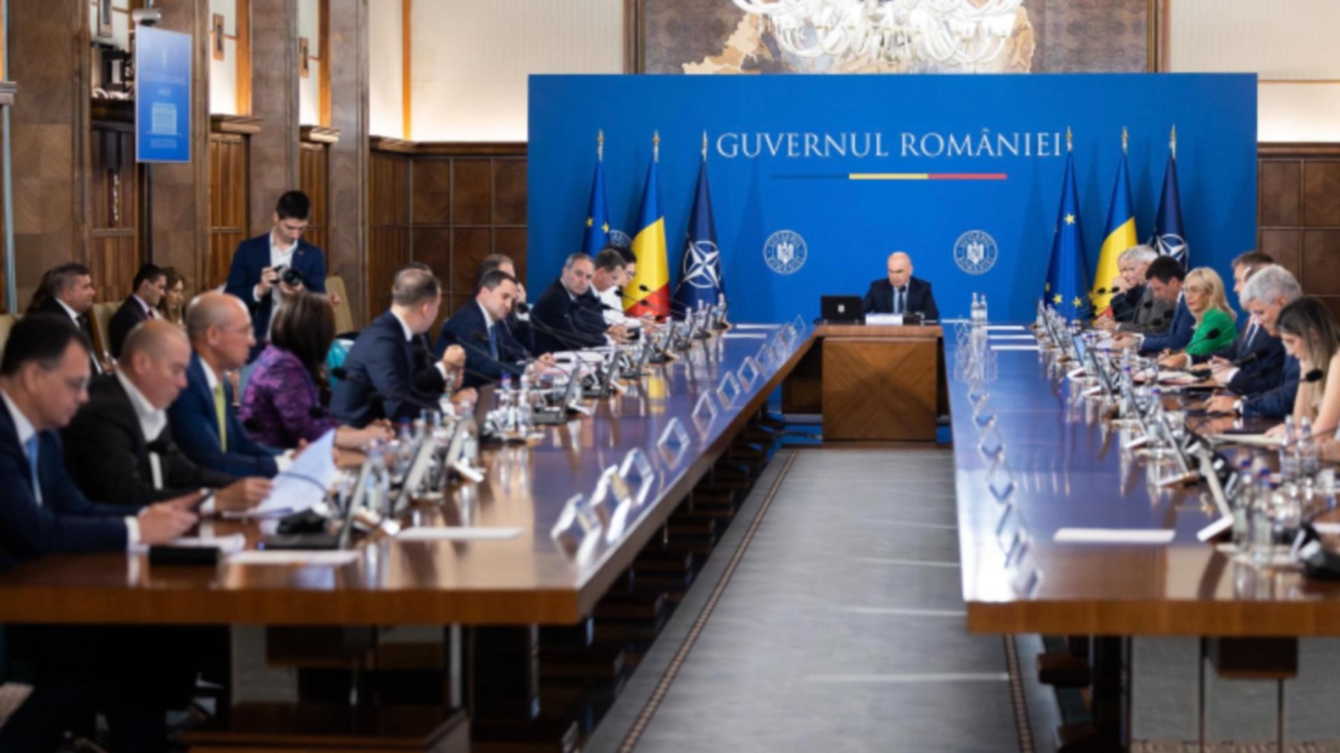 Guvernul Bolojan a adoptat Ordonanta trenulet