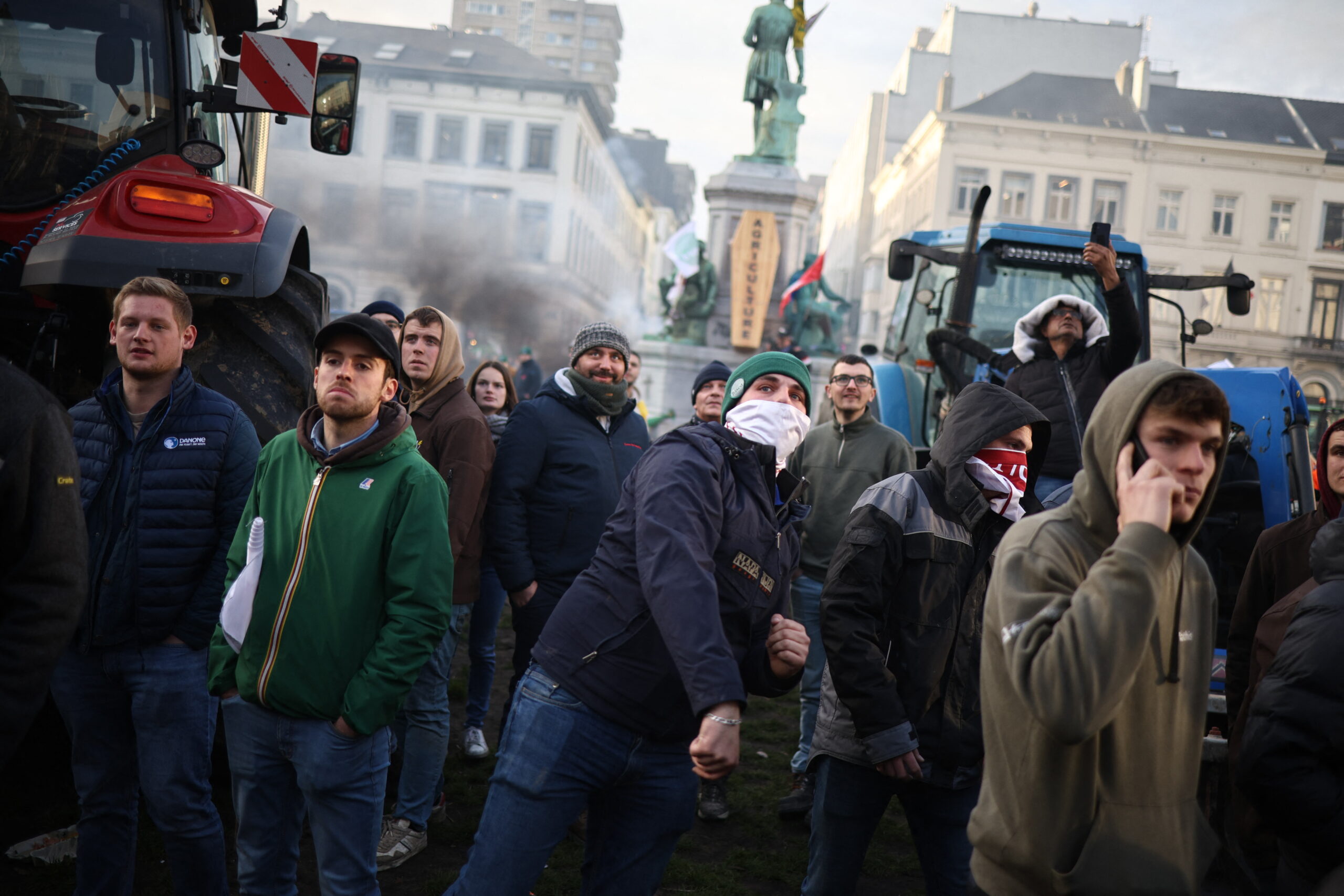 Guvernul francez solicita armistitiu de Craciun in protestele agricultorilor