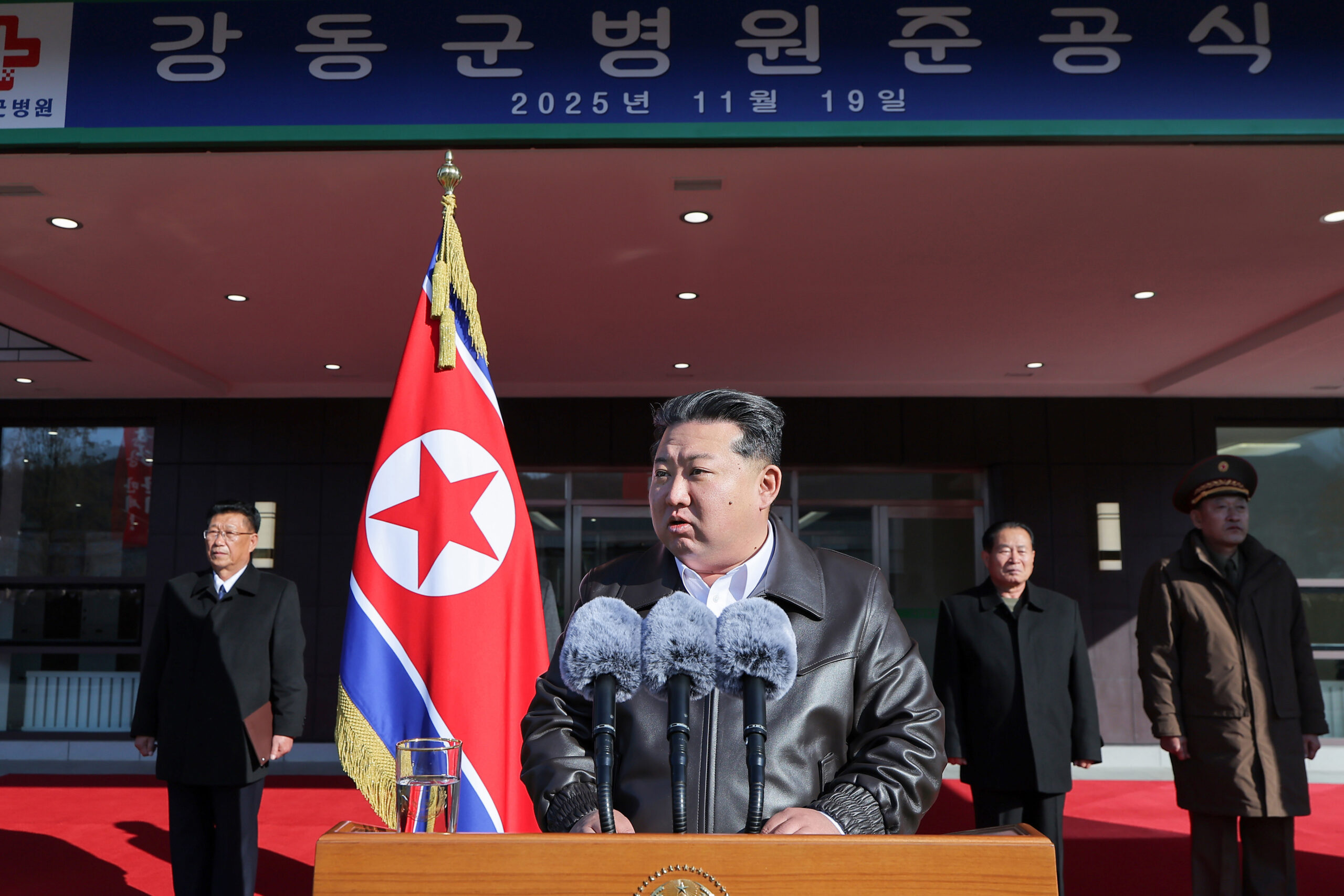 Kim Jong Un promite forte aeriene noi si o functie importanta