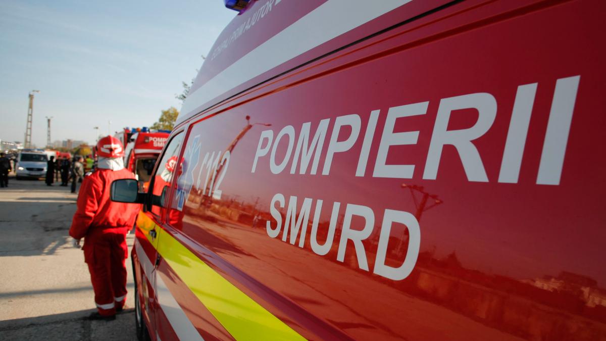 Opt persoane transportate la spital dupa un incendiu
