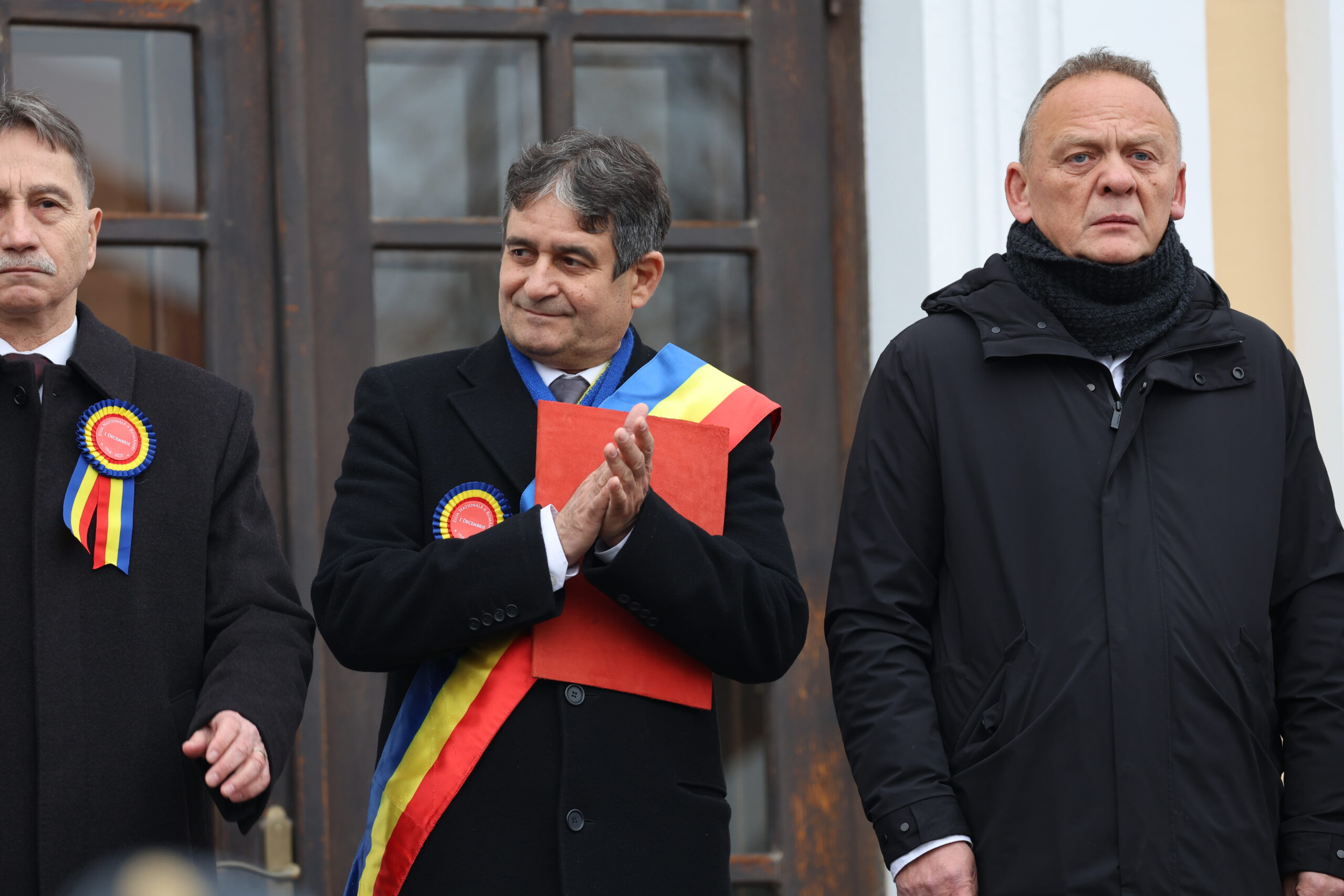 Primarul din Alba Iulia raspunde huiduielilor de la festivitati