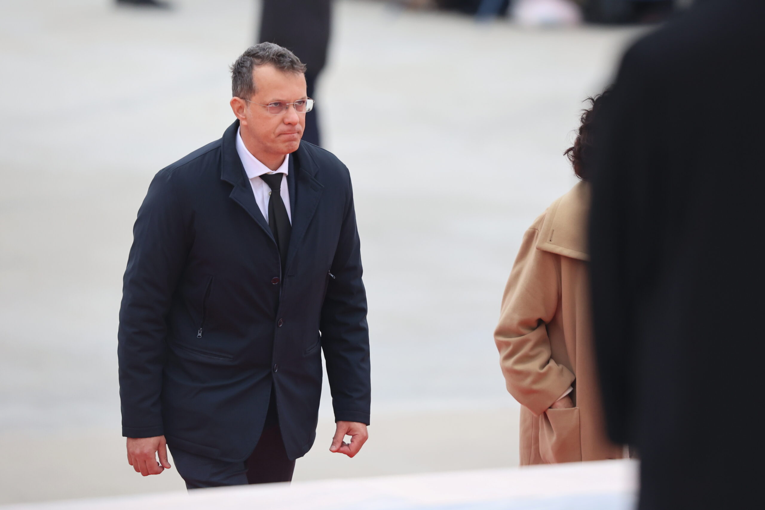 USR cauta inlocuitor pentru Ministerul Apararii