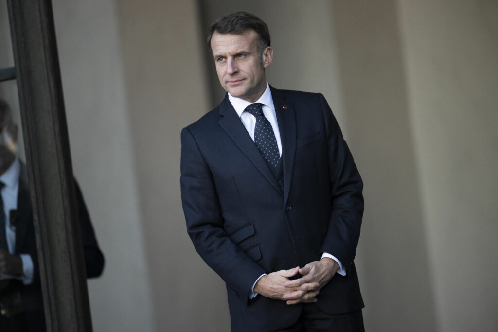 Emmanuel Macron Franta isi asuma rolul principal in furnizarea de informatii pentru Ucraina