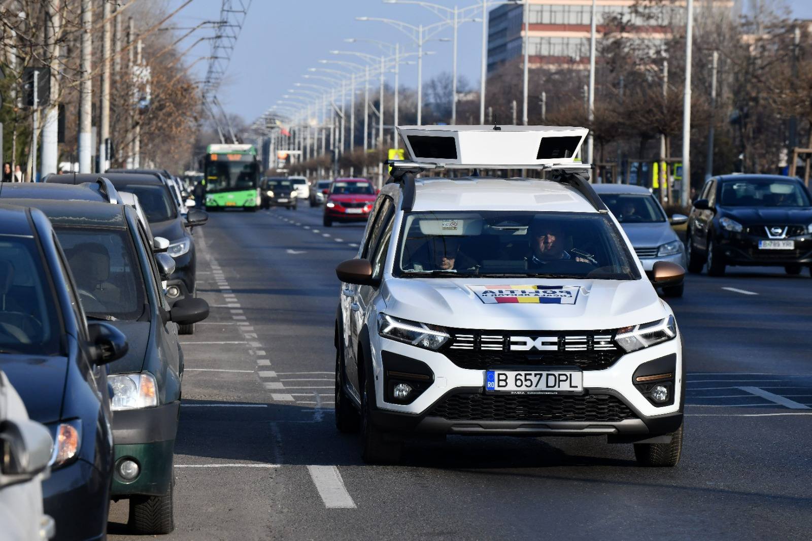 Incep sa fie aplicate amenzi pentru parcare in Capitala Ciucu Astazi serviciul de parcari este o gluma