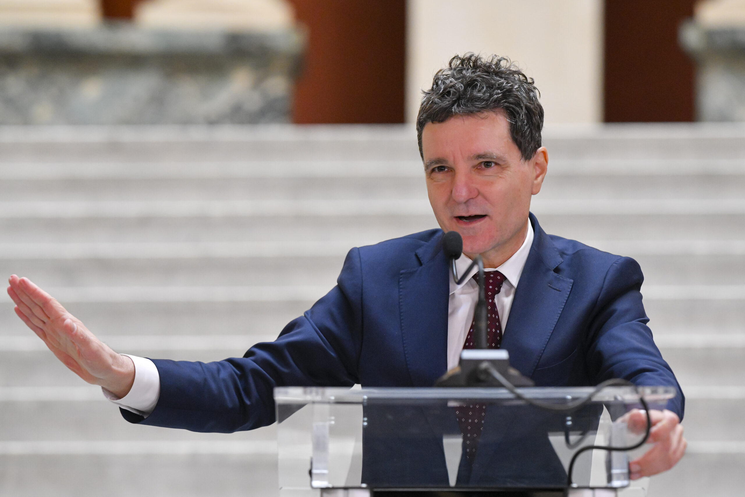 Nicuser Dan despre pensiile magistratilor si CCR