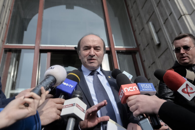 Tudorel Toader reactie la amanarea CCR Este un ansamblu de factori Legea are o importanta deosebita