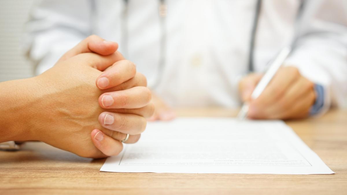 Avocatul Poporului contesta la CCR neplata primei zile de concediu medical Se transforma intr o deturnare de scop a