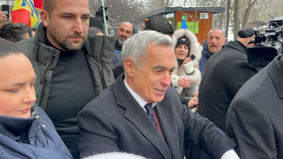 Calin Georgescu autografe in timpul controlului judiciar Avocat Maine ar trebui sa fie ridicat controlul judiciar