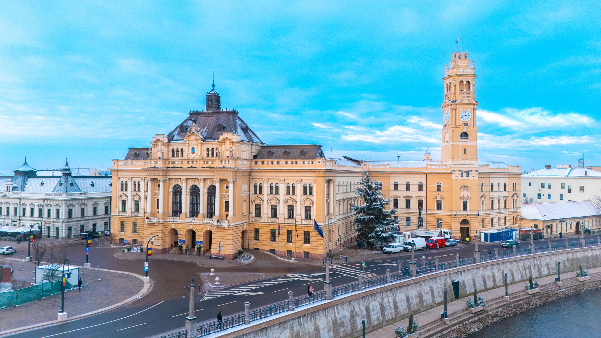 De ce gesticuleaza functionarii din Primaria Oradea Explicatia este amuzanta