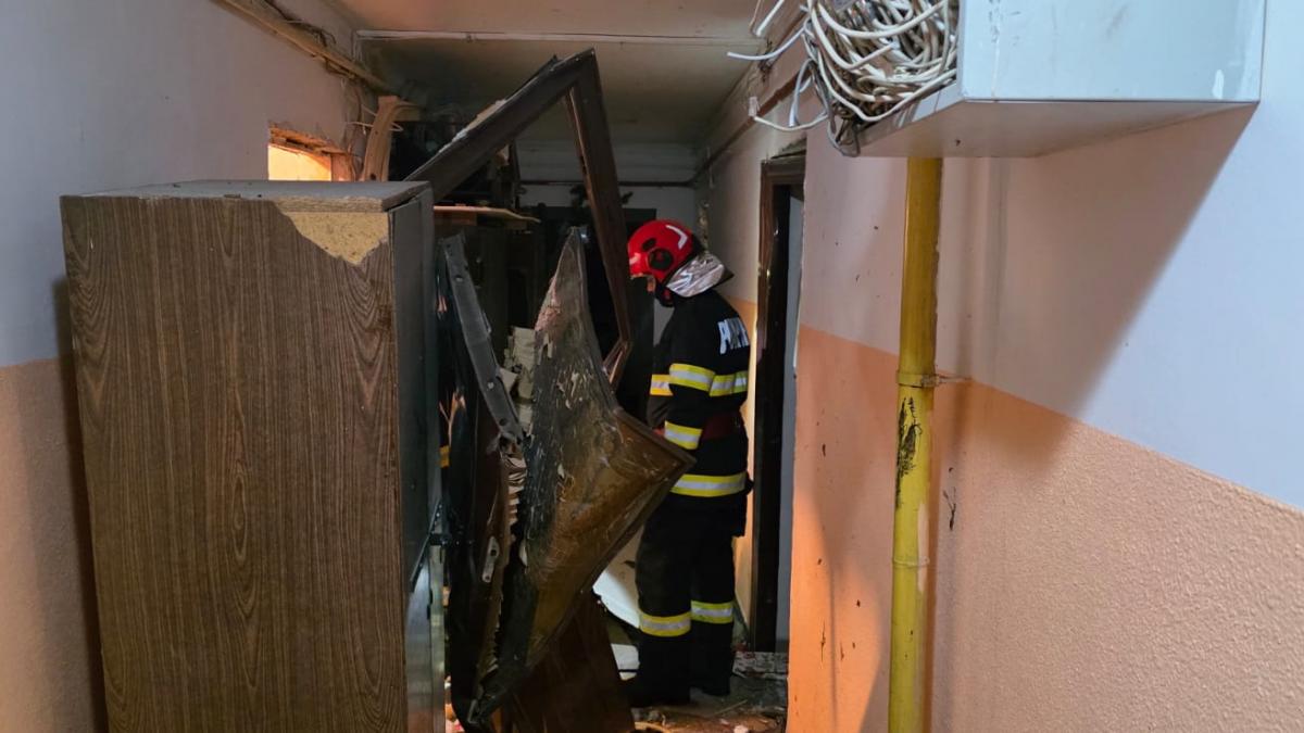 Doi raniti si 50 de persoane evacuate in urma unei explozii la un bloc din Chitila sambata dimineata 1