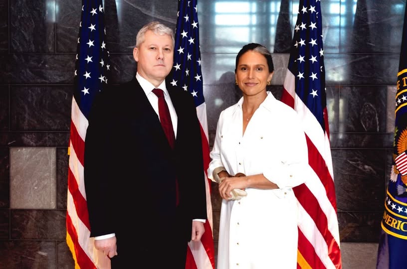Intalnire in premiera intre Catalin Predoiu si Tulsi Gabbard directora Comunitatii Nationale de Informatii a Statelor Unite