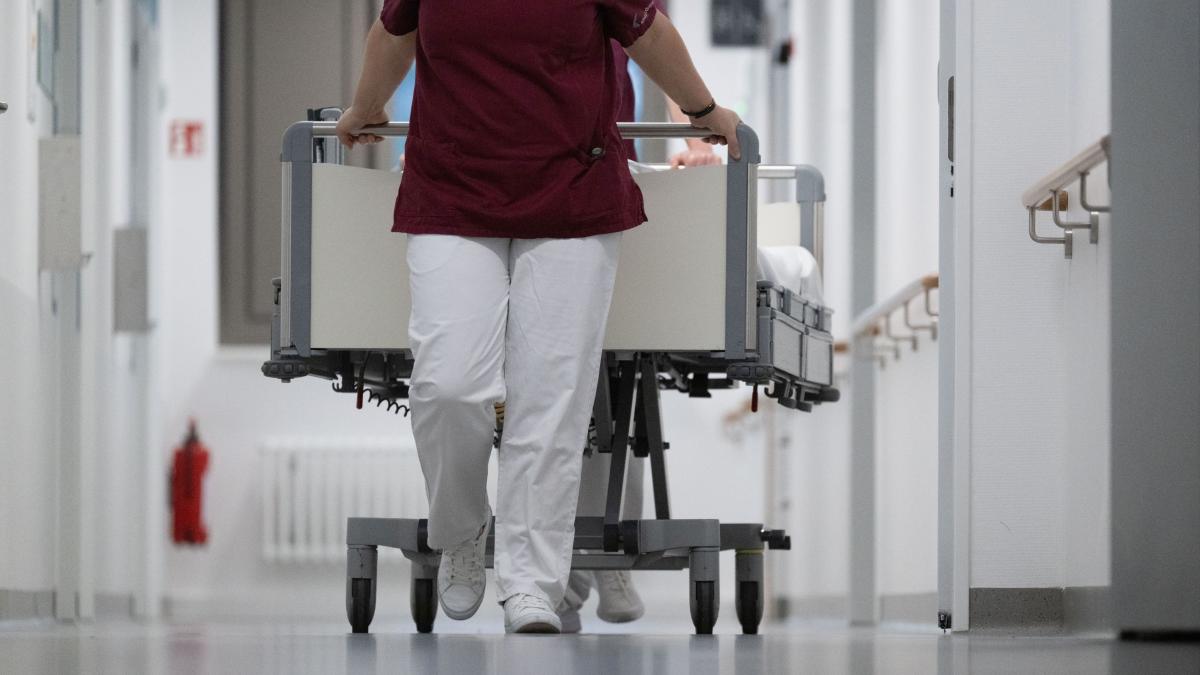 Medic de la un spital din Maramures agressionat cu pumnul de ginerele unei paciente aflate in stare critica