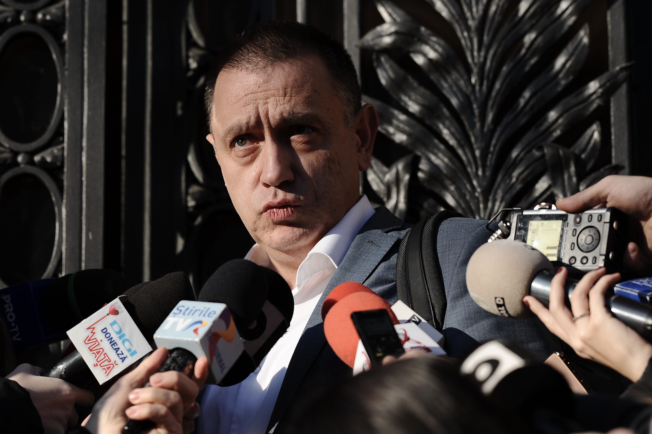 Mihai Fifor il critica aspru pe Mirutza Armata Romaniei nu este un teran de joaca pentru reforma bugetara Este un joc extrem de periculos