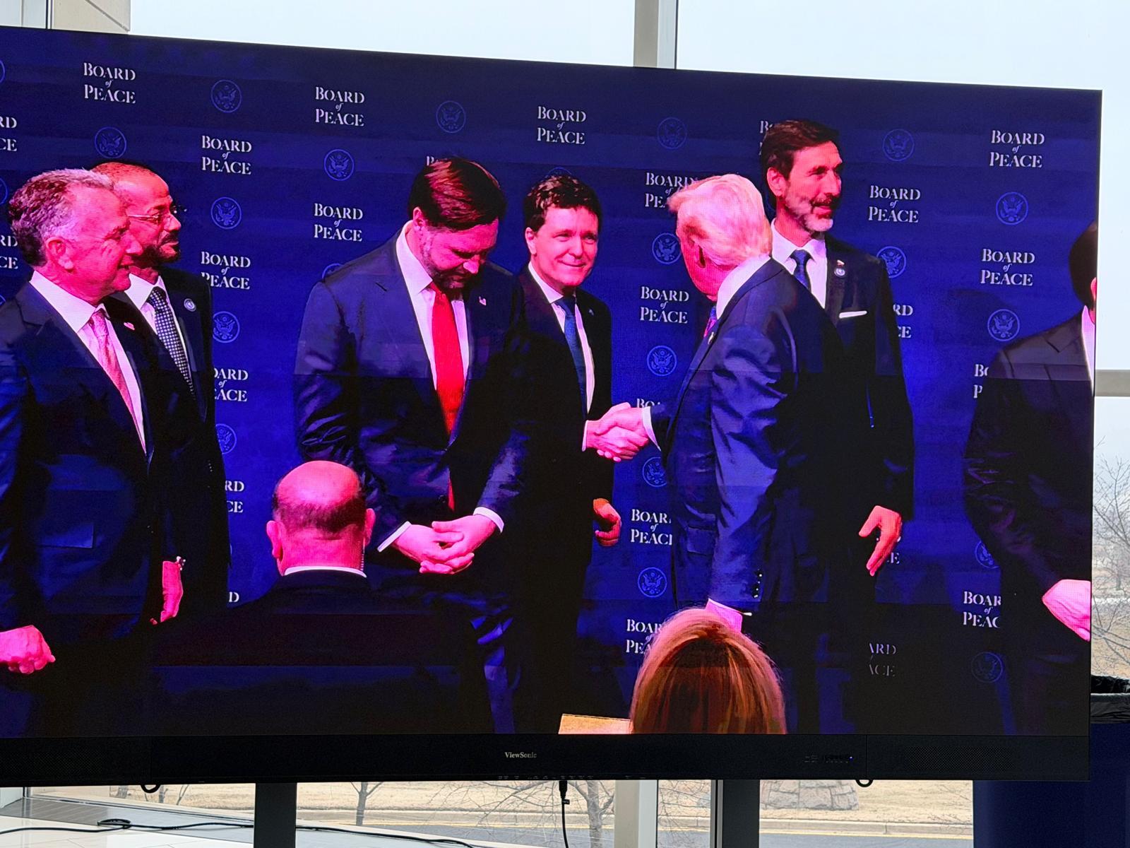 Nicurator Dan ia parte la reuniunea inaugurala a Consiliului Pacii Trump l a desemnat pe Nicurator Dan drept prim ministrul Romaniei