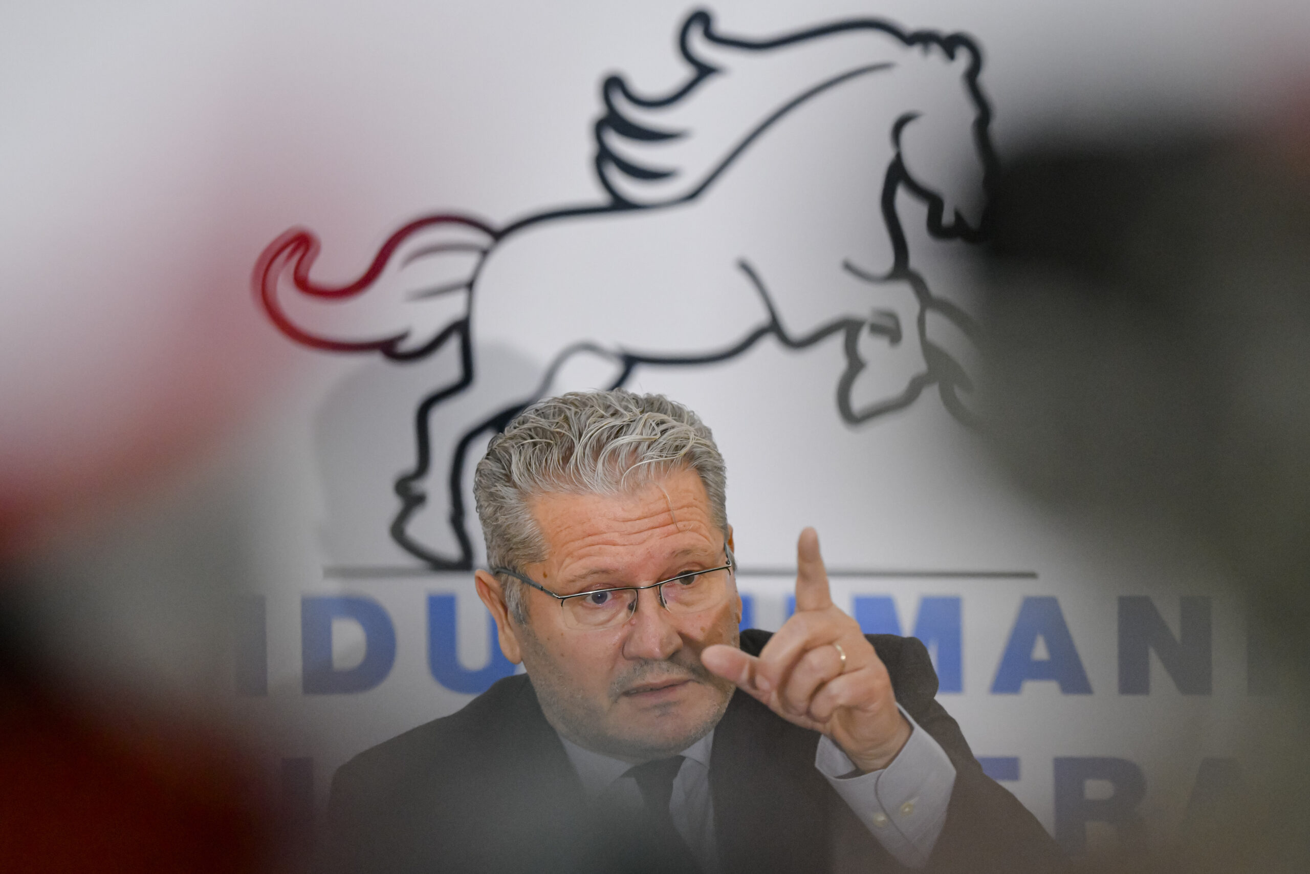 PUSL solicit demisia Ministrei Mediului din cauza situaiei Barajului Mihileni Liviu Negoi Nu mai avem timp pentru improvizaii Diana Buzoianu trebuie s demisioneze