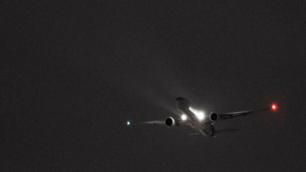 incident aviatic la otopeni o aeronav hisky zboar deasupra aeroportului i ncearc s aterizeze