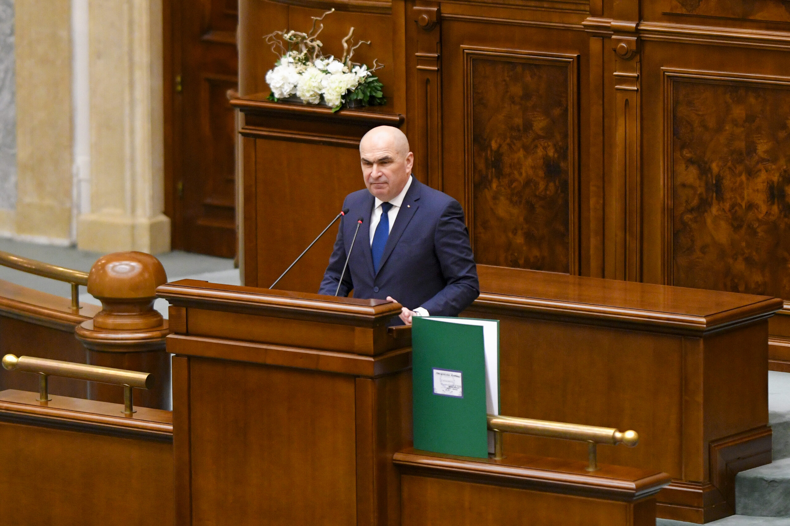prima dintre cele trei motiuni depuse de opozitie a fost respinsa urmeaza educatia ilie bolojan despre motiunea care il vizeaza educatia universitara implica mult mai multe calitate competente si sanse reale pe piata muncii