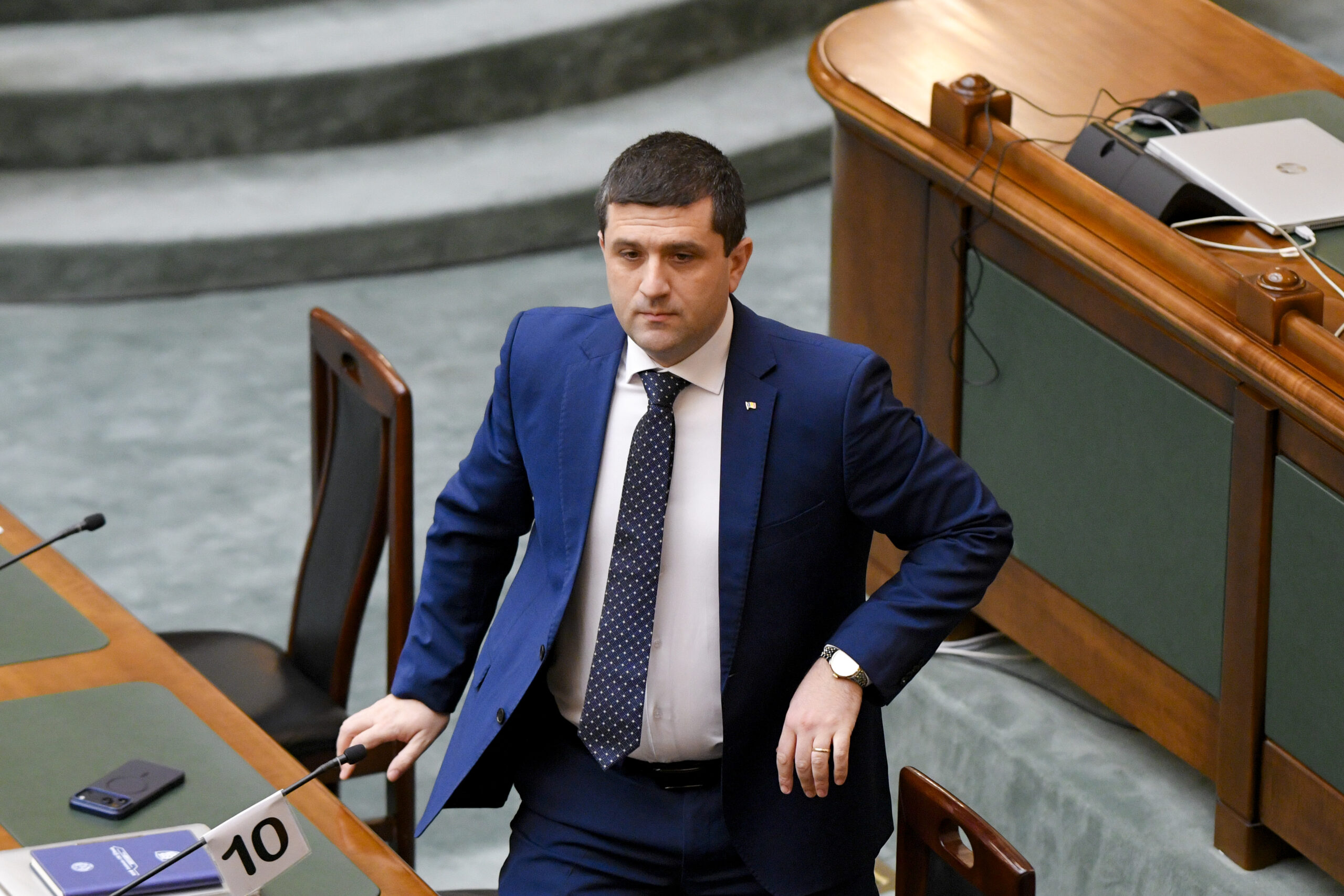 14000 de angajati beneficiau de sporul de anticoruptie la Ministerul Apararii Curteade Conturi a reduc lista