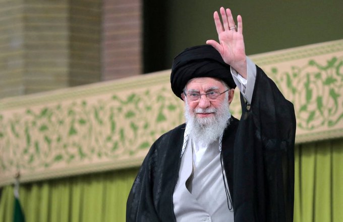 Ambasada Iranului la Bucuresti afirma ca oficiali ai guvernului Romaniei au semnats cartea de condoleante in memoria ayatollahului Khamenei