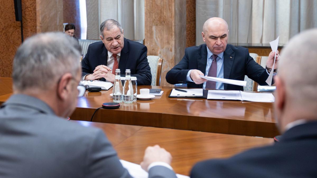 Bugetul pentru 2026 a fost dezvaluit Pensii si salarii inghetate Riscurile semnate de Guvern