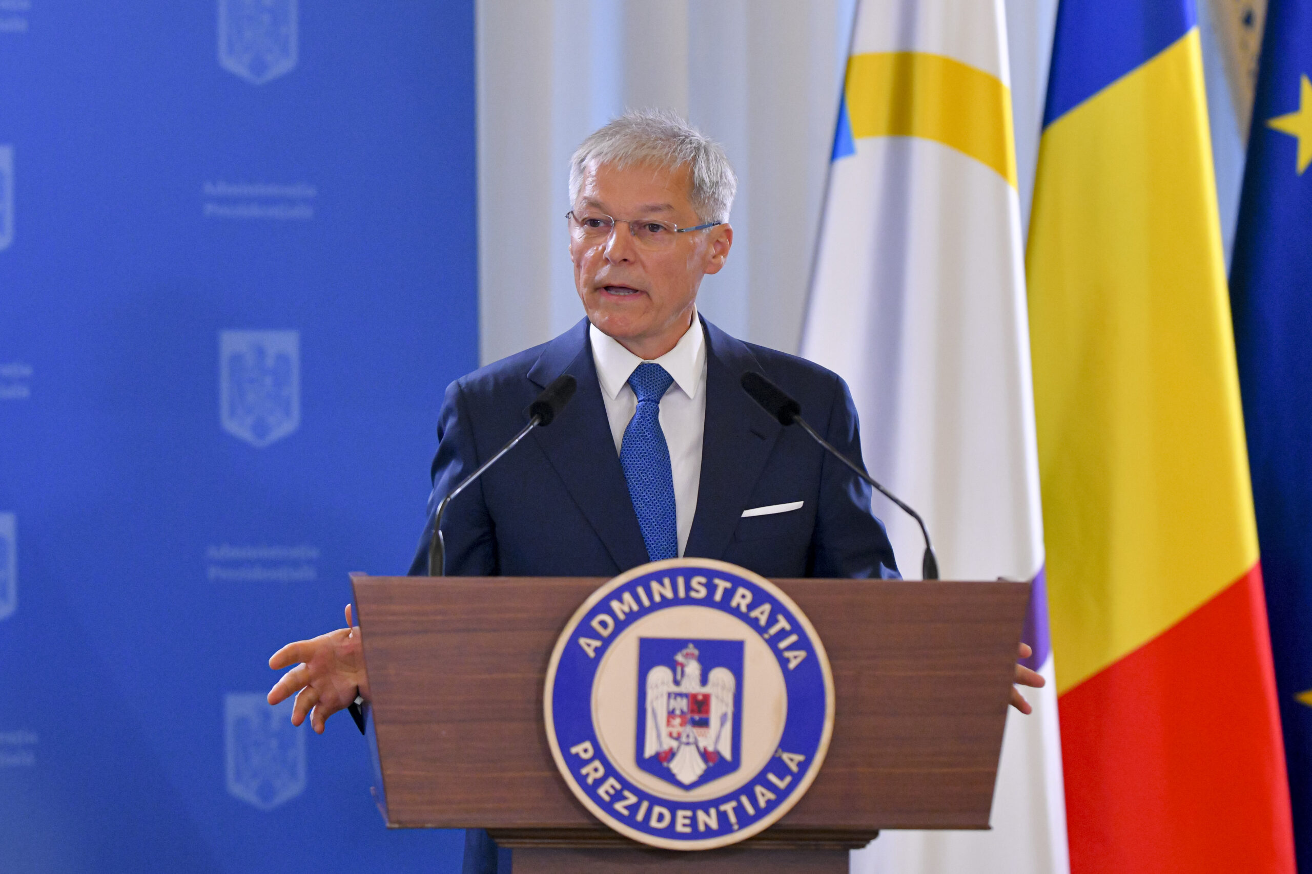 Dacian Ciolos dupa ce Nicusor Dan l a propus pentru o functie internationala Salut nominalizarea cu un profund sentiment de responsabilitate