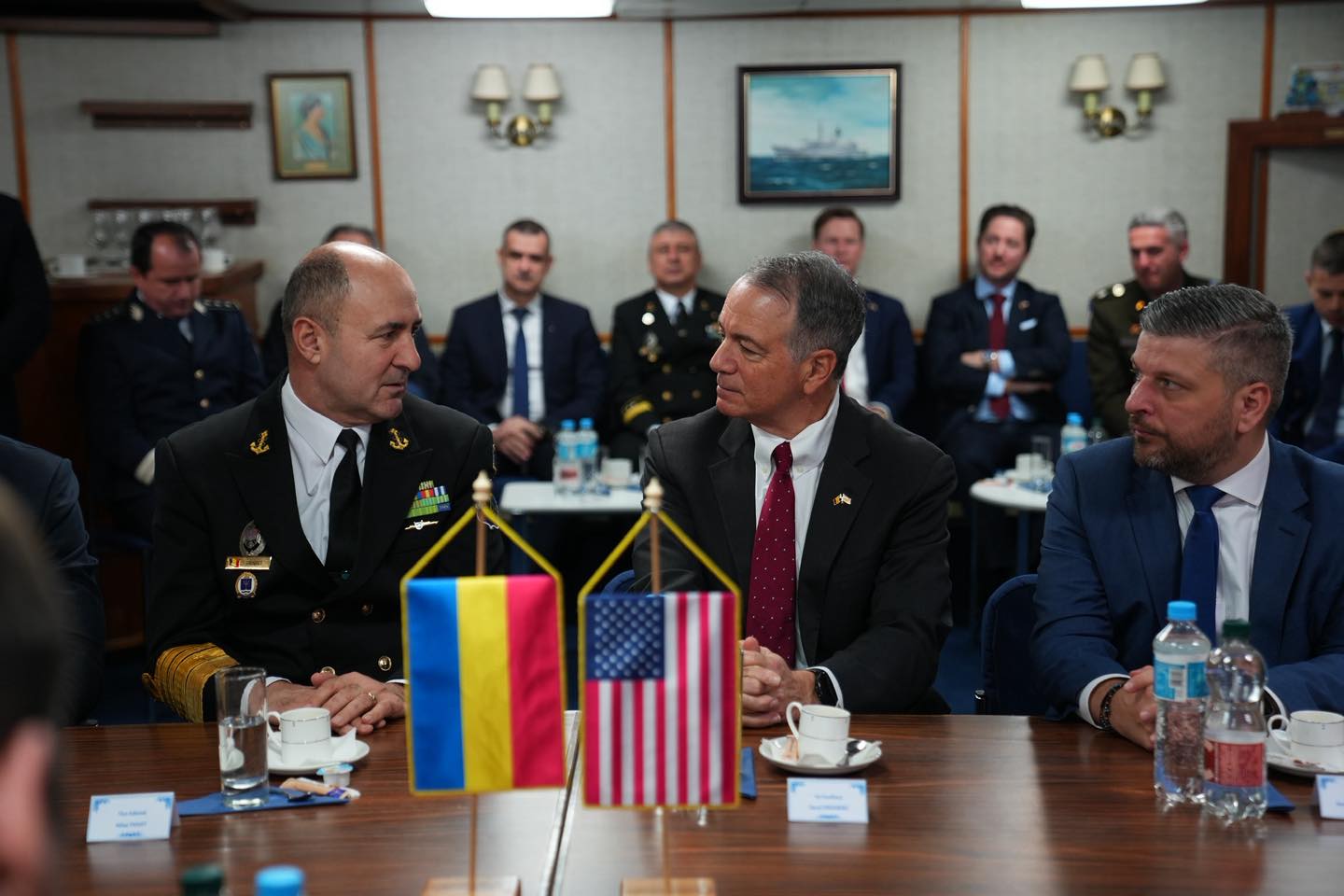 Darryl Nirenberg ambasadorul SUA in Romania a participat la o demonstraie militar