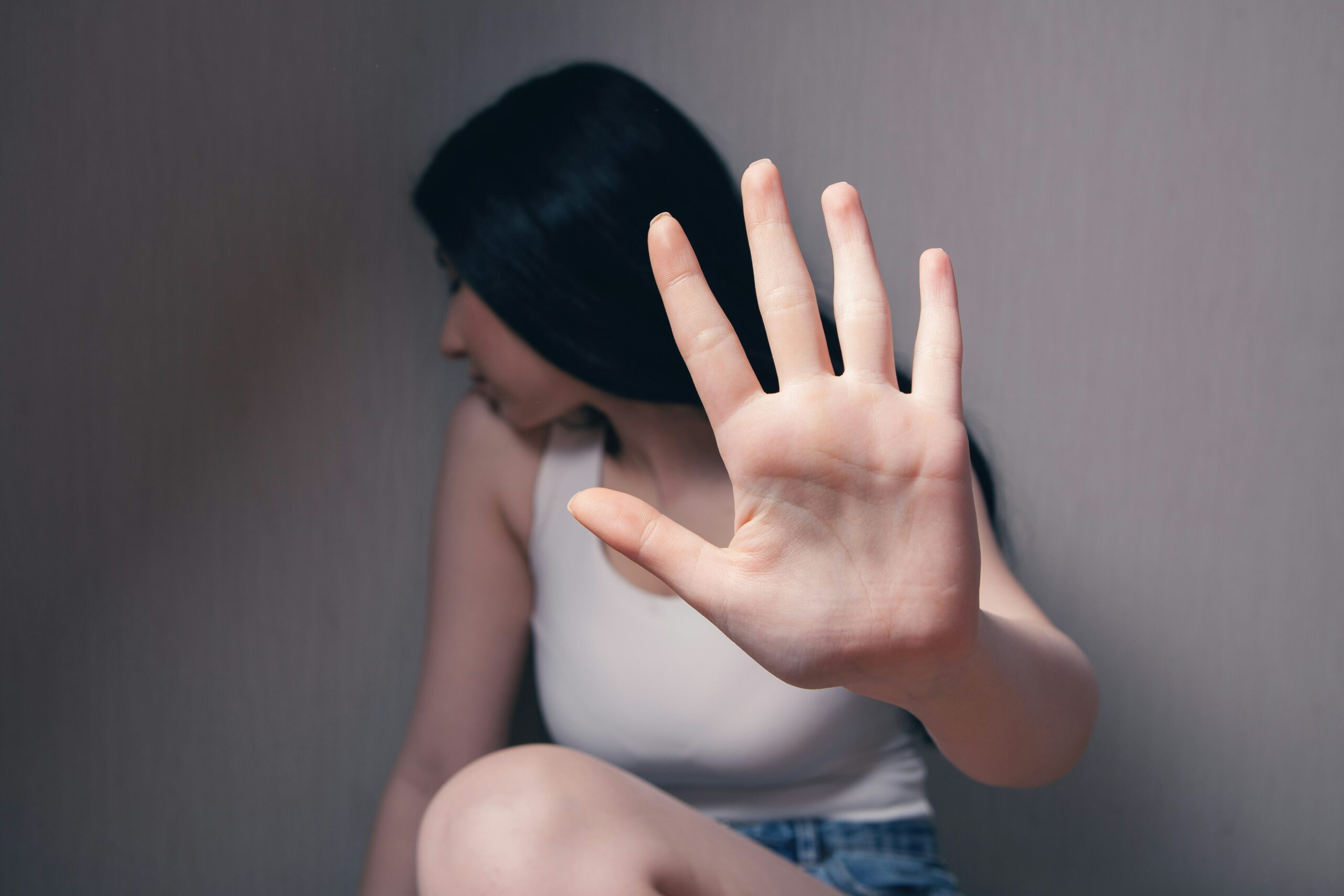 Diana Buzoianu propune un proiect de lege prin care hartuirea sexuala sa fie considerata o infractiune indiferent de existenta relationilor de munca