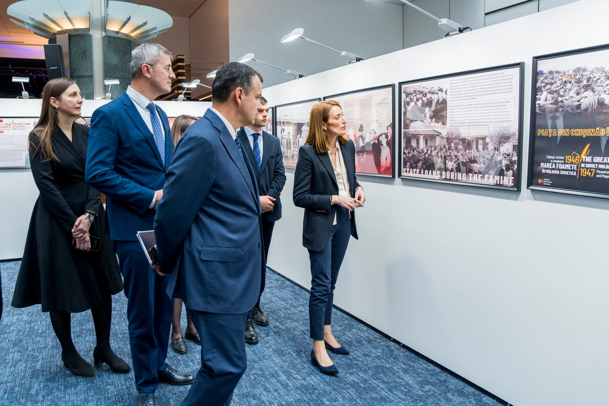 Europarlamentarul Eugen Tomac a deschis la Parlamentul European o expozitie dedicata foametei din 1946 1947 in Moldova sovietica
