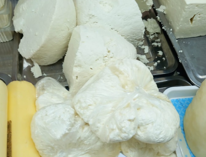 Guvernul extinde plafonarea adaosului comercial la alimentele de baza pana pe 30 iunie