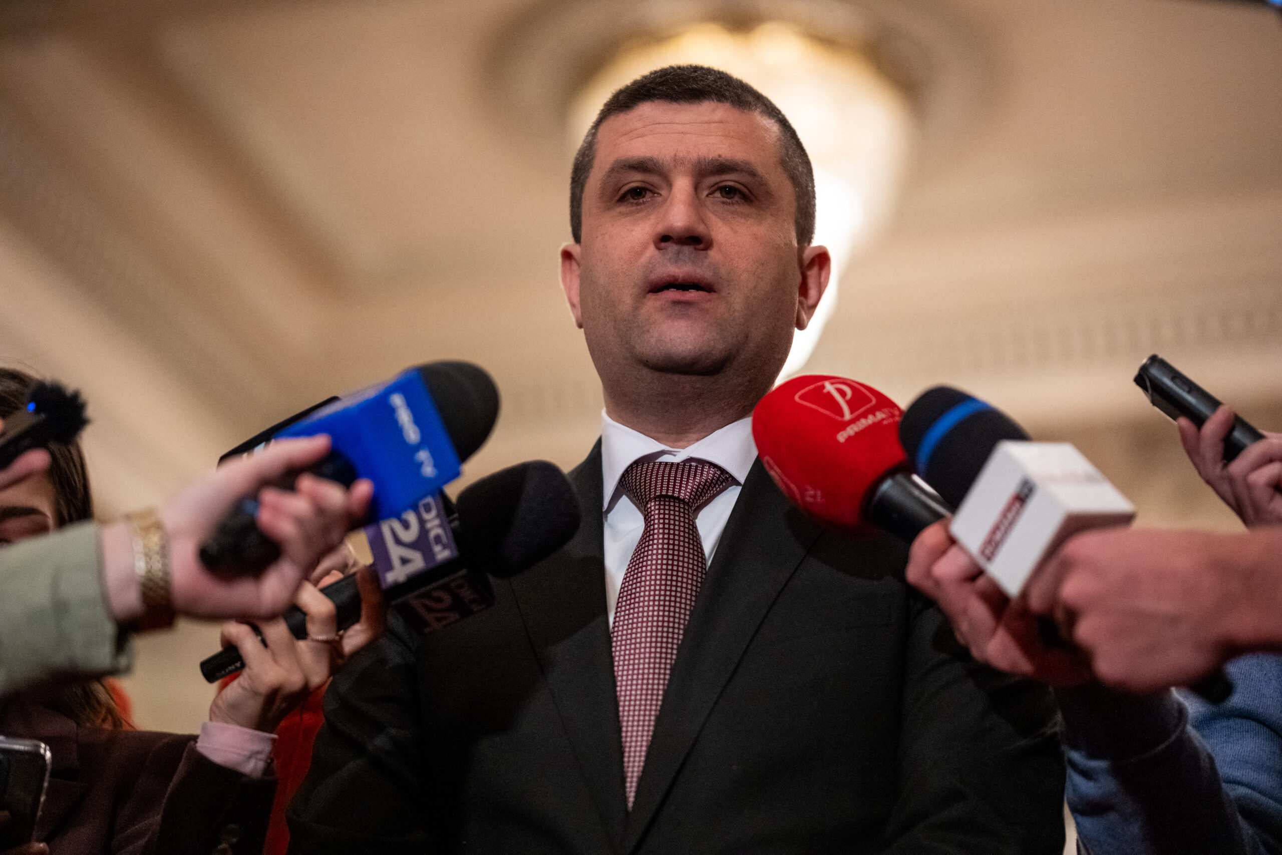 Ministrul Apararii despre implicarea tarii in reluarea traficului prin Stramtoarea Ormuz Singurul lucru decis este ca mai multe tari inclusiv Romania au ridicat mana si au spus da