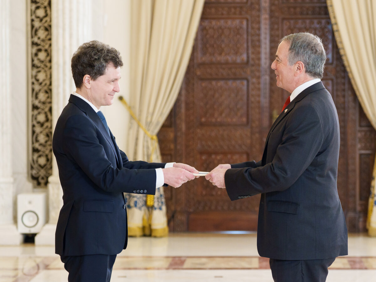 Noua ambasadoare a SUA in Romania s a intalnit cu Nicusor Dan pentru a i prezenta scrisoarea de acreditare