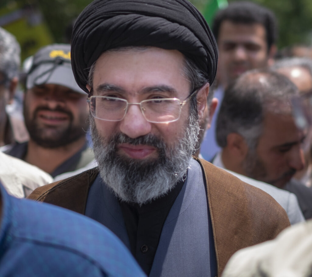 Opozitia din Teheran afirma ca Adunarea Expertilor l a ales pe fiul lui Ali Khamenei Mojtaba ca lider suprem al Iranului