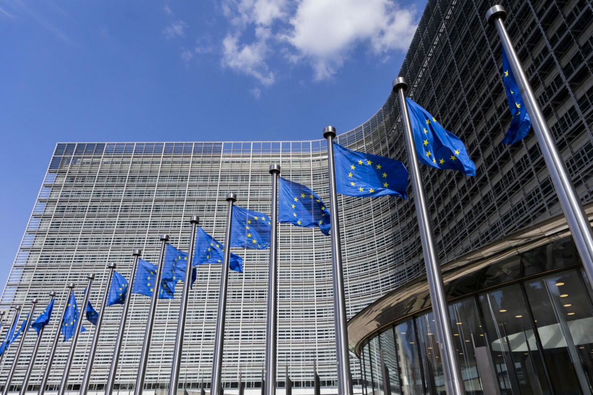 Romania si alte state membre ale UE avertizate de CE ca nu au implementat unele directive in legislatia nationala