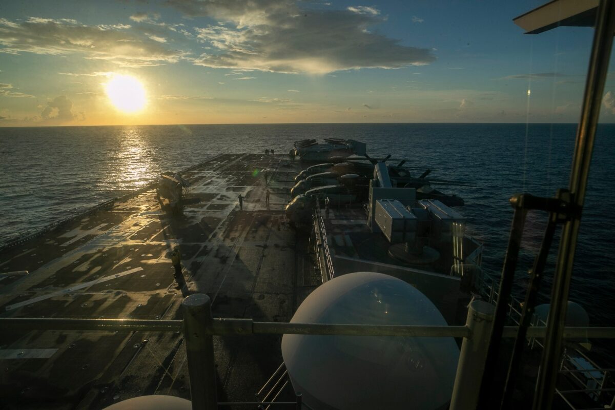 Se preconizeaza un atac terestru in Iran 3500 de puscasi marini au sosit in Orientul Mijlociu