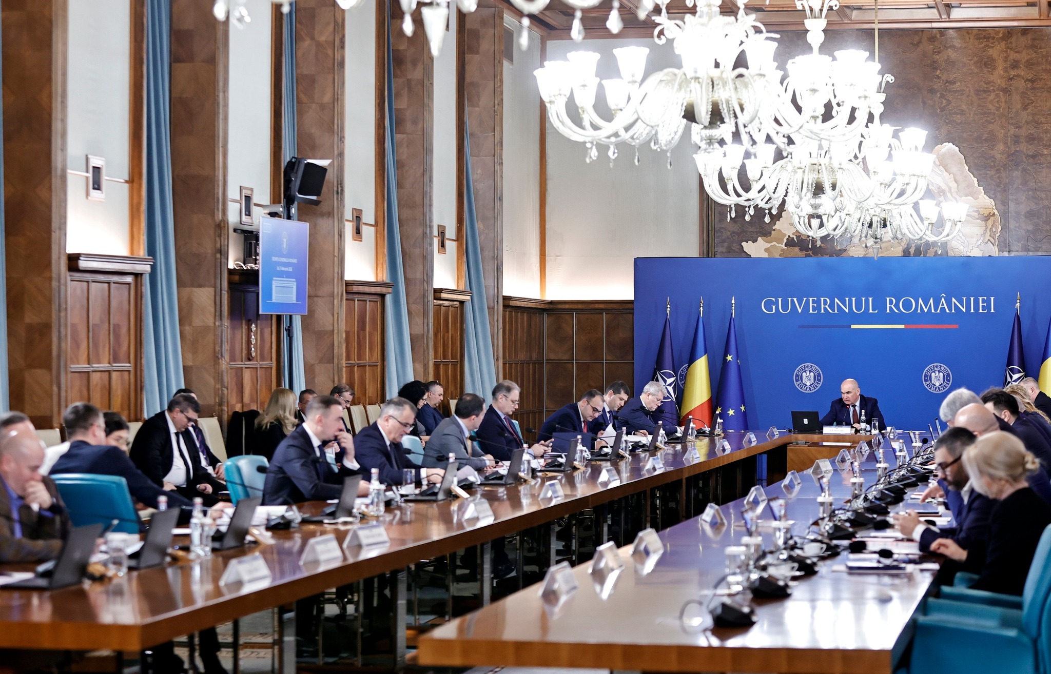 Sedinta de Guvern planificata pentru joi seara la ora 18 00 va incluce pe ordinea de zi mai multe proiecte importante pe langa bugetul pentru anul 2026