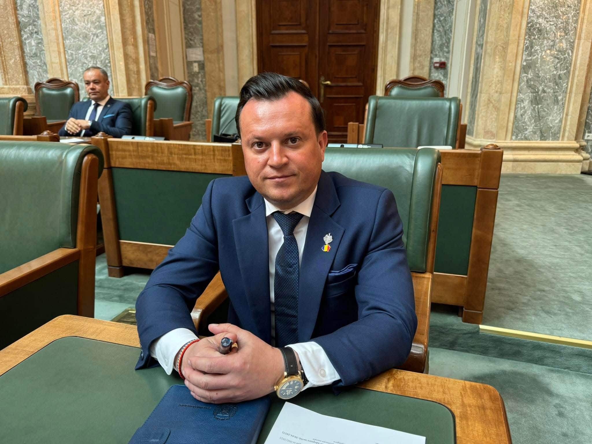 Senatul a aprobat initiativa legislativa AUR care recunoste garzii medicilor ca vechime in munca