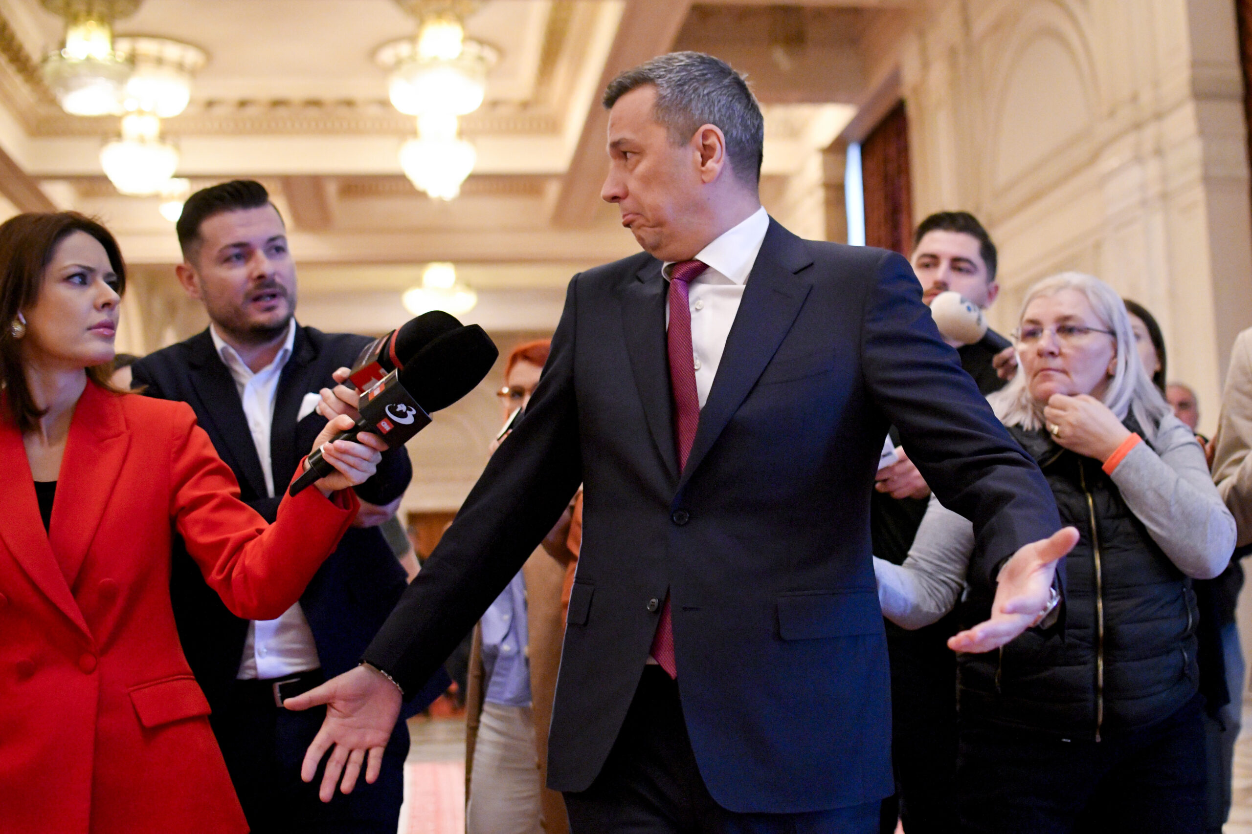 Simion catree Grindeanu Aruncati pensionarilor oase dintrun avion Nordis Replica liderului PSD Daca ati fi fost premier am fi fost aparati de rusi